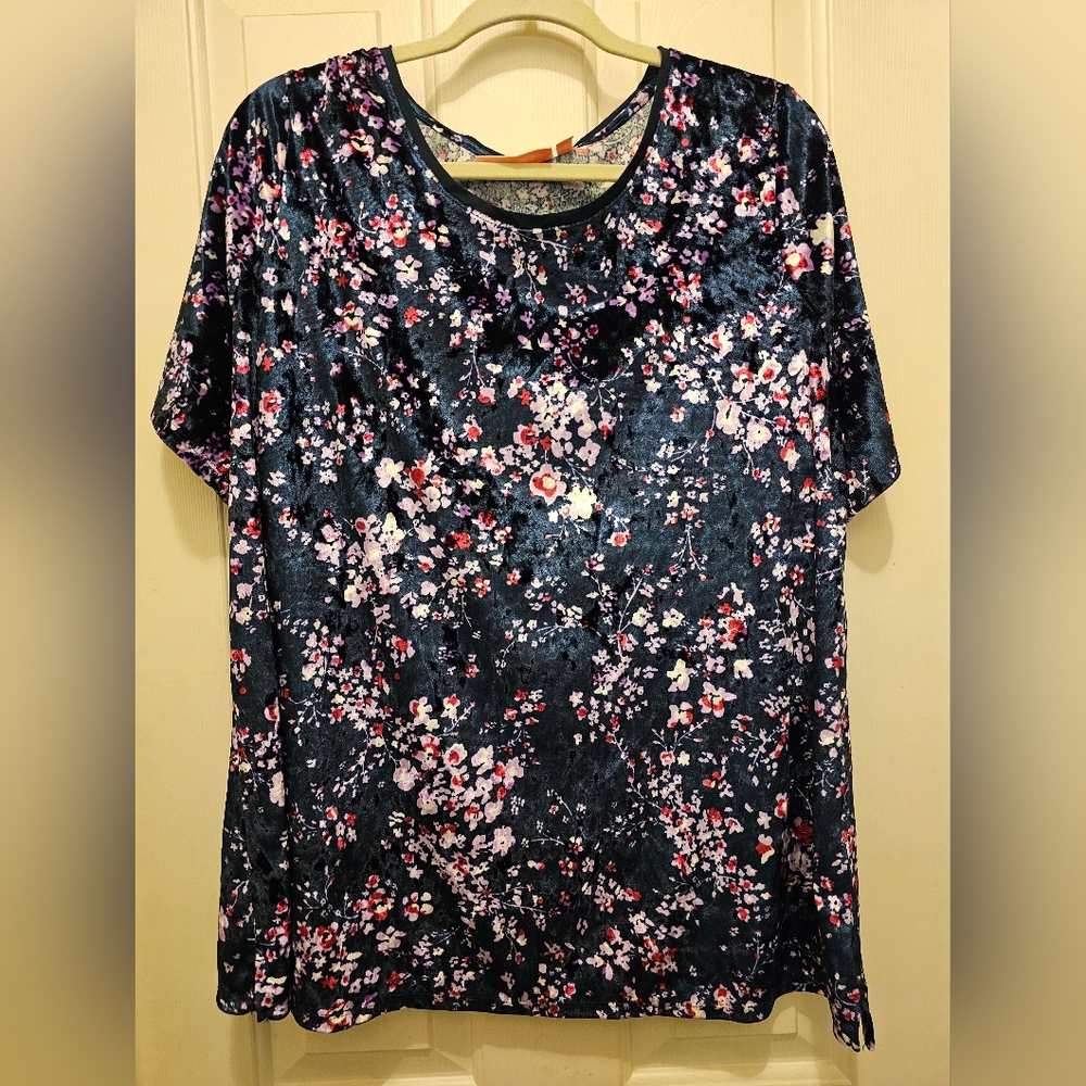 EVRI Navy Floral Print Velour Short Sleeved Top - 1X